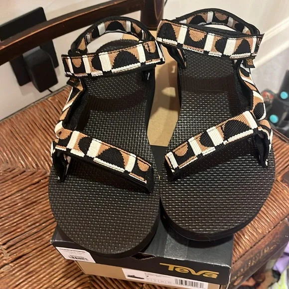 New In Box Teva Midform Universal Sandals - Picture 7 of 12